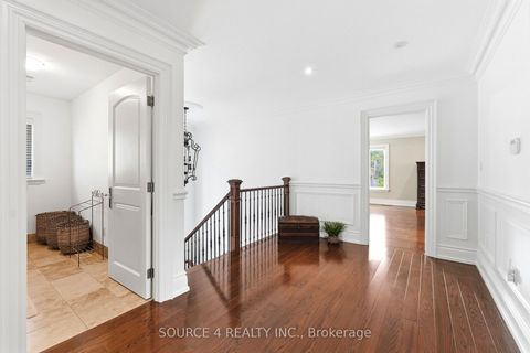 Photo 18 at 39 Amesbury Drive, Amesbury, Toronto