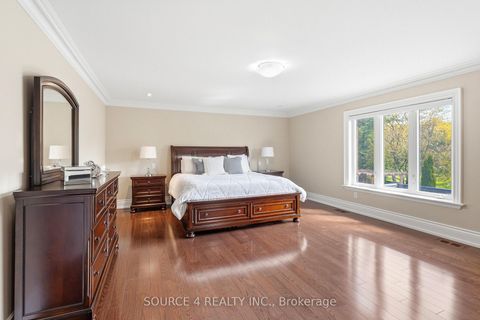 Photo 20 at 39 Amesbury Drive, Amesbury, Toronto