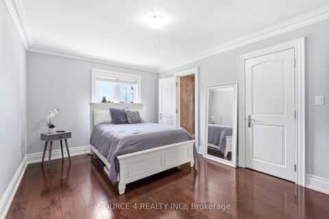 Photo 24 at 39 Amesbury Drive, Amesbury, Toronto