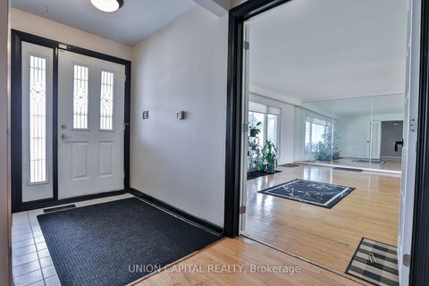 Photo 2 at 228 Maxwell Street, Bathurst Manor, Toronto
