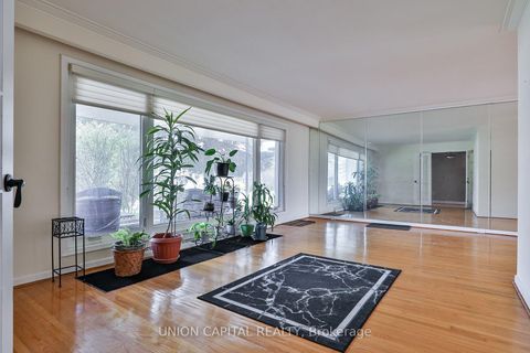 Photo 3 at 228 Maxwell Street, Bathurst Manor, Toronto