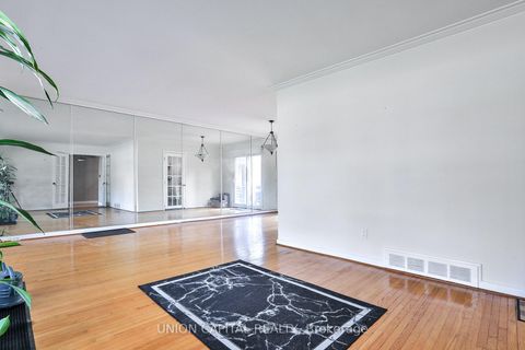 Photo 4 at 228 Maxwell Street, Bathurst Manor, Toronto