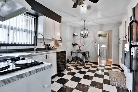 Photo 9 at 228 Maxwell Street, Bathurst Manor, Toronto