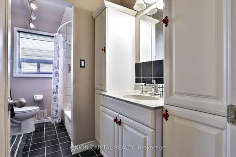 Photo 11 at 228 Maxwell Street, Bathurst Manor, Toronto
