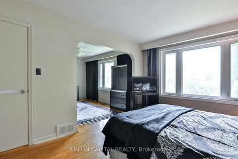 Photo 13 at 228 Maxwell Street, Bathurst Manor, Toronto