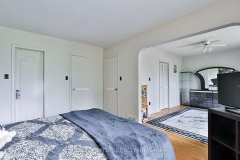 Photo 15 at 228 Maxwell Street, Bathurst Manor, Toronto