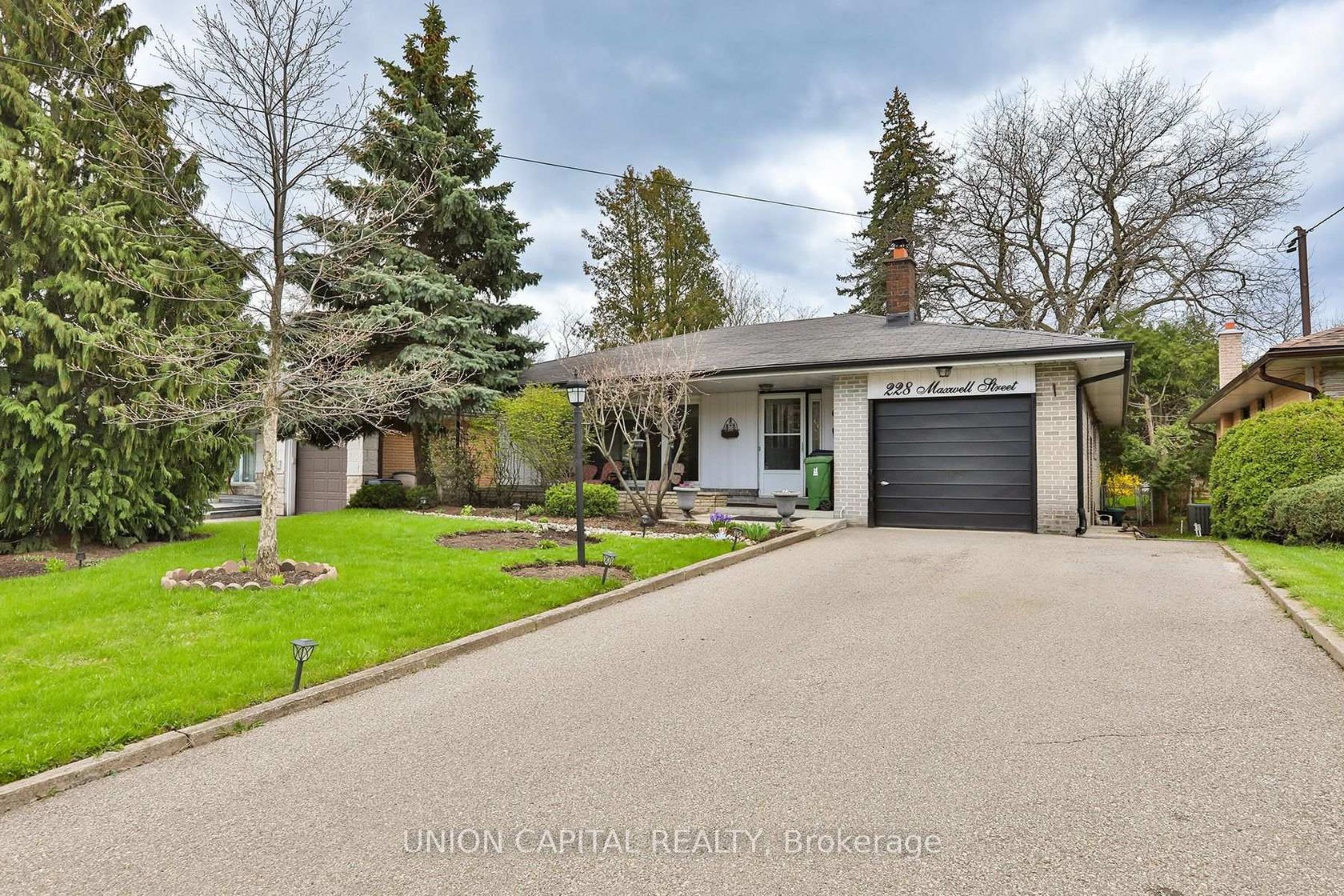 228 Maxwell Street, Bathurst Manor, Toronto 