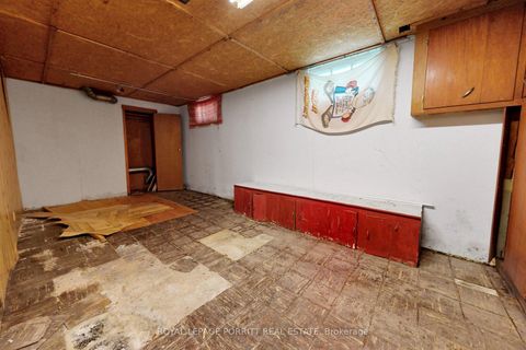 Photo 23 at 31 Burlingame Road, Alderwood, Toronto