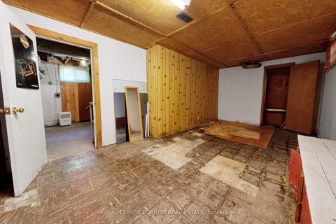 Photo 24 at 31 Burlingame Road, Alderwood, Toronto