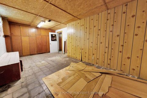 Photo 25 at 31 Burlingame Road, Alderwood, Toronto