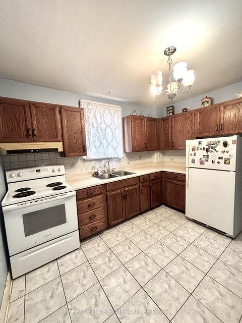 Photo 9 at 12 Thirty Seventh Street, Long Branch, Toronto