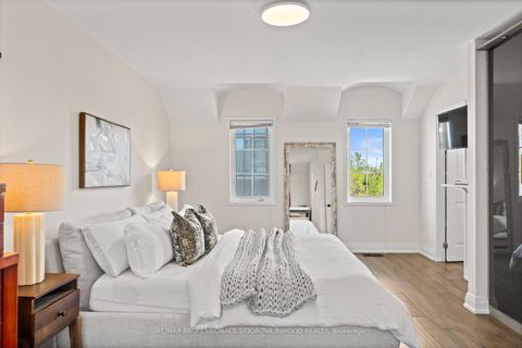 Photo 26 at 106 - 109 The Queensway, Swansea, Toronto