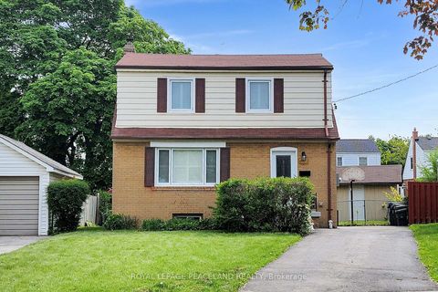 Photo 1 at 29 Rosita Crescent, Birchmount, Toronto