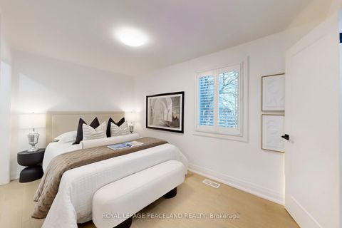 Photo 13 at 29 Rosita Crescent, Birchmount, Toronto