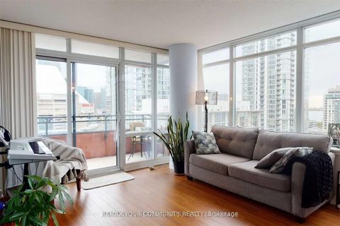 Photo 6 at 919 - 4k Spadina Avenue, Waterfront Communities C1, Toronto