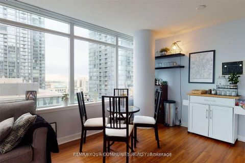 Photo 12 at 919 - 4k Spadina Avenue, Waterfront Communities C1, Toronto