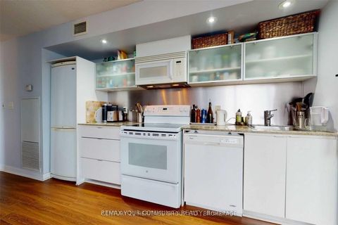 Photo 13 at 919 - 4k Spadina Avenue, Waterfront Communities C1, Toronto