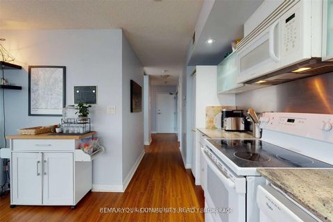 Photo 15 at 919 - 4k Spadina Avenue, Waterfront Communities C1, Toronto