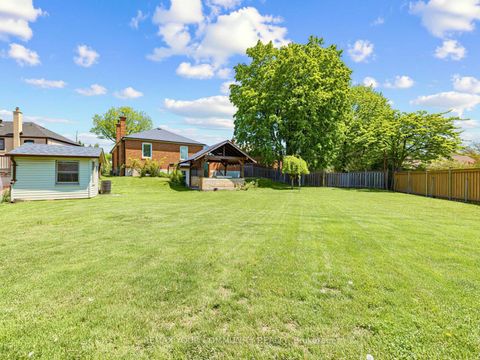 Photo 3 at 9 Letchworth Crescent, CFB, Toronto
