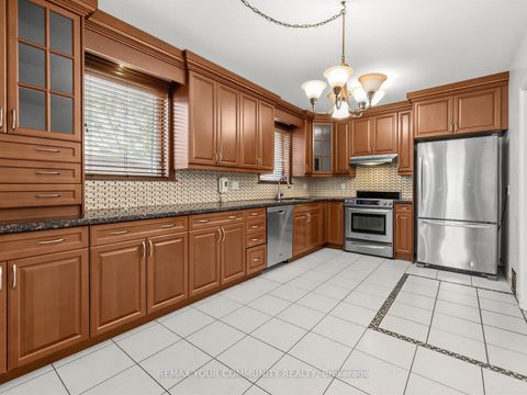 Photo 9 at 9 Letchworth Crescent, CFB, Toronto