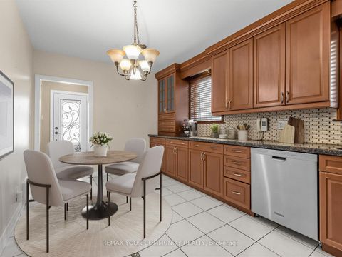 Photo 10 at 9 Letchworth Crescent, CFB, Toronto