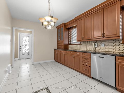 Photo 11 at 9 Letchworth Crescent, CFB, Toronto
