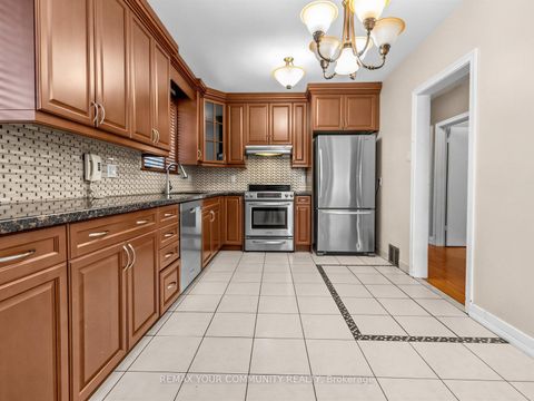 Photo 12 at 9 Letchworth Crescent, CFB, Toronto