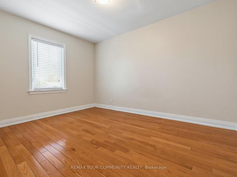 Photo 16 at 9 Letchworth Crescent, CFB, Toronto