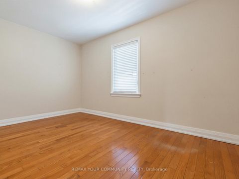 Photo 18 at 9 Letchworth Crescent, CFB, Toronto