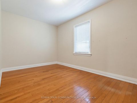 Photo 19 at 9 Letchworth Crescent, CFB, Toronto