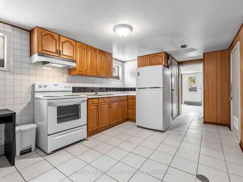Photo 22 at 9 Letchworth Crescent, CFB, Toronto