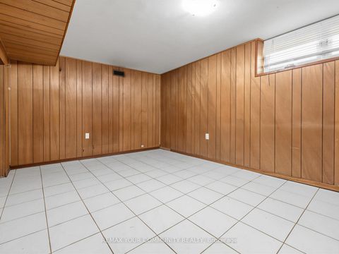 Photo 25 at 9 Letchworth Crescent, CFB, Toronto