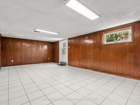 Photo 27 at 9 Letchworth Crescent, CFB, Toronto