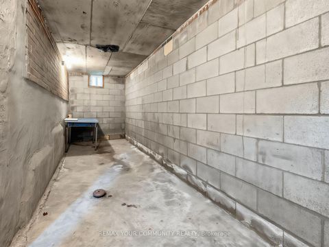 Photo 29 at 9 Letchworth Crescent, CFB, Toronto