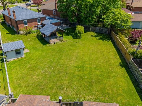 Photo 38 at 9 Letchworth Crescent, CFB, Toronto