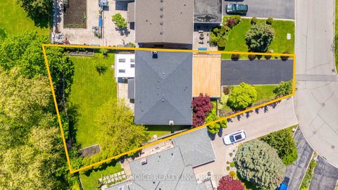 Photo 2 at 43 Golfwood Heights E, The Westway, Toronto