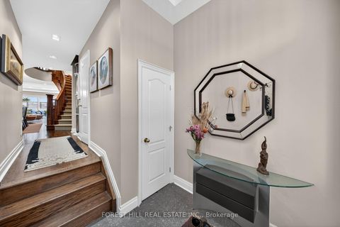 Photo 2 at 252 Spadina Road, Casa Loma, Toronto