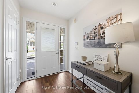 Photo 4 at 81 Far North Court, Windfields, Oshawa