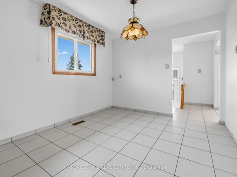 Photo 7 at 10 Boyne Highland Court, Glen Shields, Vaughan