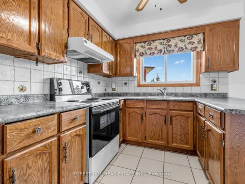 Photo 9 at 10 Boyne Highland Court, Glen Shields, Vaughan