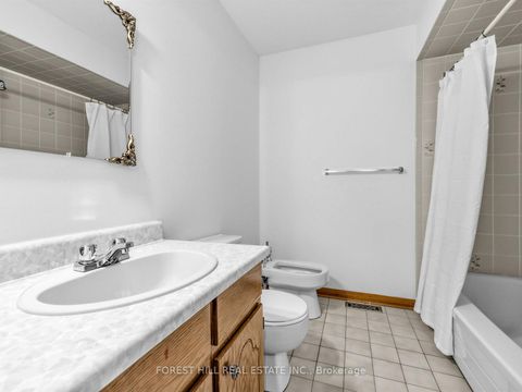Photo 19 at 10 Boyne Highland Court, Glen Shields, Vaughan