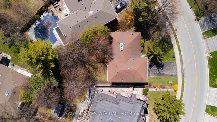 Photo 2 at 9 Hawksbury Drive, Bayview Village, Toronto