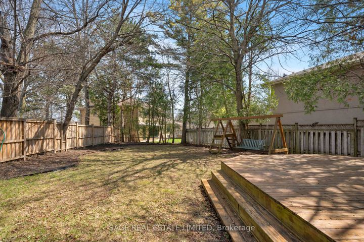 Photo 4 at 9 Hawksbury Drive, Bayview Village, Toronto