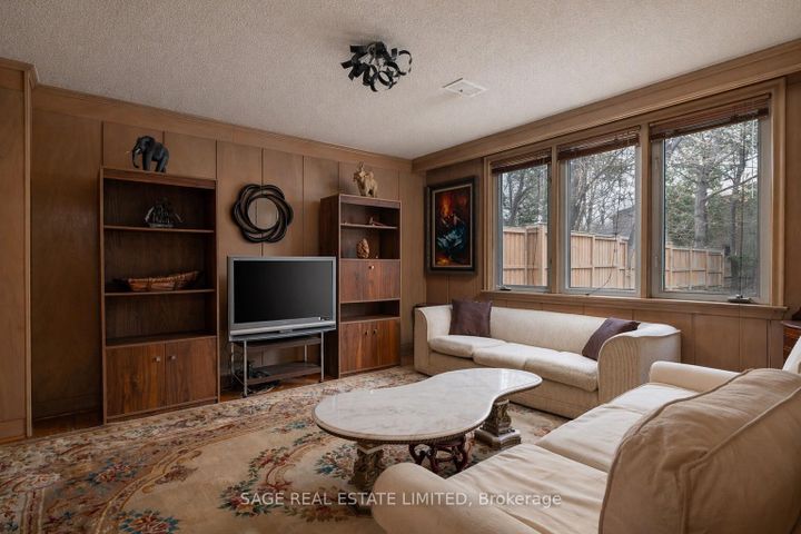 Photo 11 at 9 Hawksbury Drive, Bayview Village, Toronto
