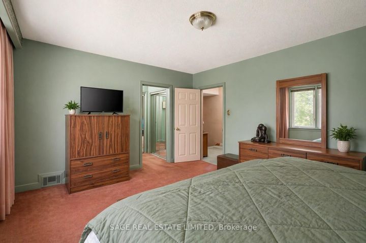Photo 14 at 9 Hawksbury Drive, Bayview Village, Toronto