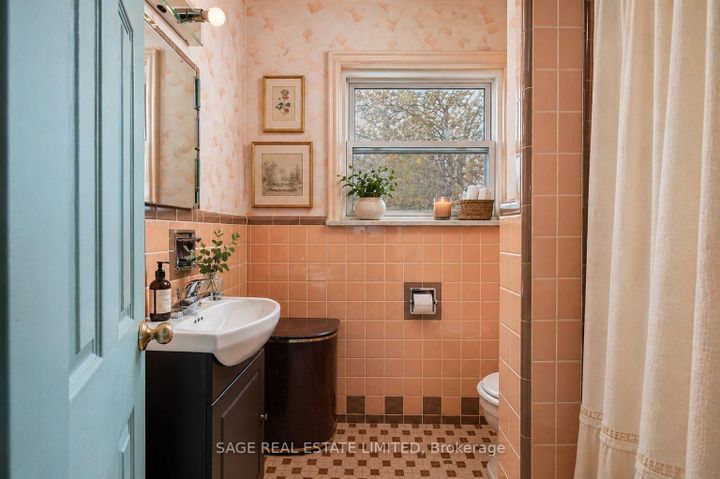 Photo 15 at 9 Hawksbury Drive, Bayview Village, Toronto