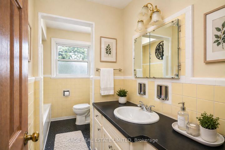 Photo 18 at 9 Hawksbury Drive, Bayview Village, Toronto