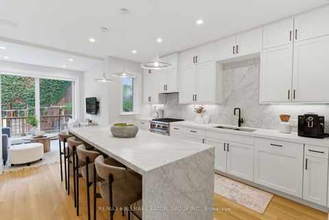 Photo 2 at 135 Cottingham Street, St. Clair, Toronto