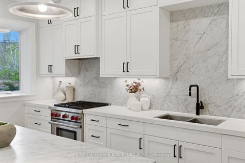Photo 3 at 135 Cottingham Street, St. Clair, Toronto