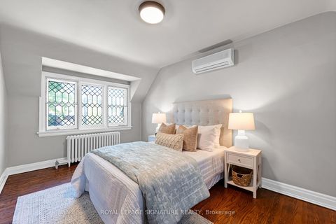 Photo 17 at 41 Southvale Drive, Leaside, Toronto
